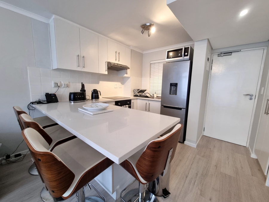 To Let 1 Bedroom Property for Rent in Sea Point Western Cape